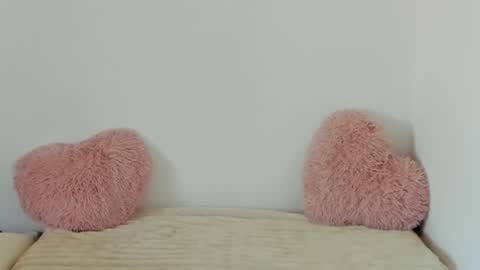 Snapshot of maya_and_guests chatting on 09-20-25, 01:34 Maya online show from 09-20-25, 01:34