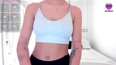 Snapshot of maya_and_guests chatting on 09-27-25, 08:52 Maya online show from 09-27-25, 08:52