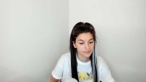 Snapshot of maya_and_guests chatting on 01-12-26, 08:08 Maya online show from 01-12-26, 08:08