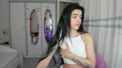 Snapshot of maya_and_guests chatting on 02-12-26, 05:13 Maya online show from 02-12-26, 05:13