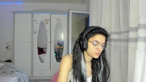 Snapshot of maya_and_guests chatting on 02-19-26, 06:09 Maya online show from 02-19-26, 06:09