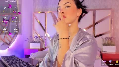 Snapshot of maya_blue_ chatting on 02-11-25, 06:51 Maya online show from 02-11-25, 06:51