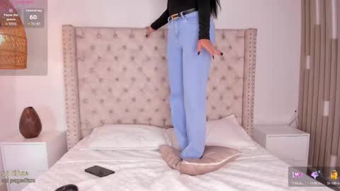 Snapshot of maya_blue_ chatting on 10-21-25, 04:13 Maya online show from 10-21-25, 04:13