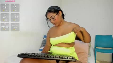 Snapshot of maya_graham_ chatting on 07-23-26, 02:09 Maya online show from 07-23-26, 02:09