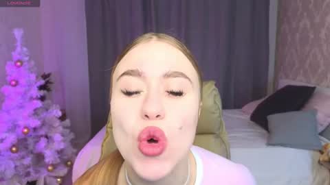 Snapshot of maya_lolly chatting on 01-07-25, 11:48 Maya online show from 01-07-25, 11:48