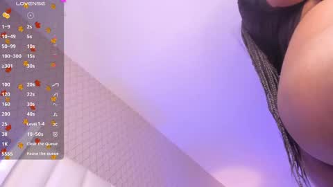 Snapshot of mayacardenas chatting on 01-16-25, 10:10 Maya online show from 01-16-25, 10:10