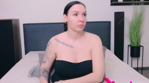 Snapshot of mayacruise chatting on 02-20-26, 10:16 MayaCruise online show from 02-20-26, 10:16