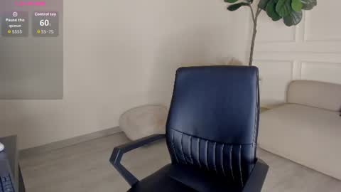 Snapshot of mayalee_ chatting on 06-18-26, 02:12 mayalee_ online show from 06-18-26, 02:12