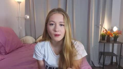 Snapshot of maybaybe chatting on 11-15-25, 04:25 Alice online show from 11-15-25, 04:25