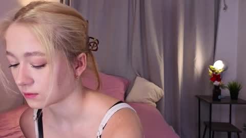 Snapshot of maybaybe chatting on 01-09-26, 04:21 Alice online show from 01-09-26, 04:21