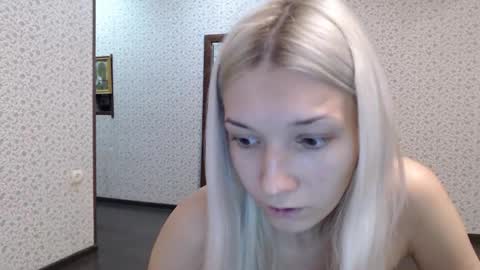 Snapshot of maybe_doll chatting on 10-12-25, 07:02 maybe_doll online show from 10-12-25, 07:02