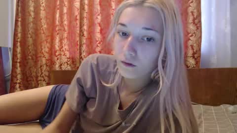 Snapshot of maybe_doll chatting on 11-15-25, 10:34 maybe_doll online show from 11-15-25, 10:34