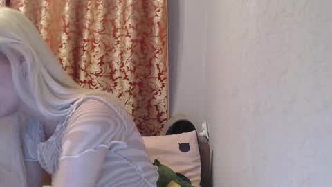 Snapshot of maybe_doll chatting on 11-30-25, 06:45 maybe_doll online show from 11-30-25, 06:45