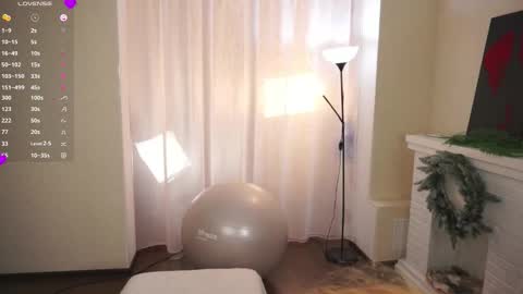 Snapshot of maybellebyone chatting on 01-12-26, 04:56 Milina online show from 01-12-26, 04:56