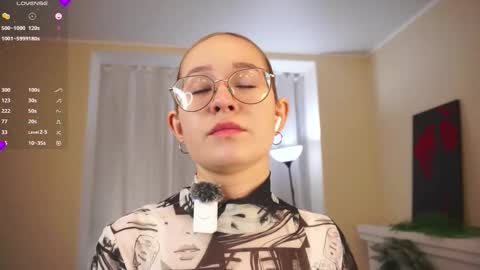 Snapshot of maybellebyone chatting on 01-19-26, 04:33 Milina online show from 01-19-26, 04:33