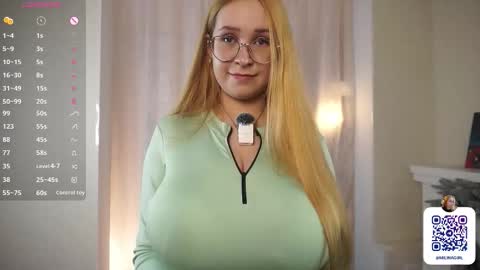 Snapshot of maybellebyone chatting on 02-25-26, 02:27 Milina online show from 02-25-26, 02:27