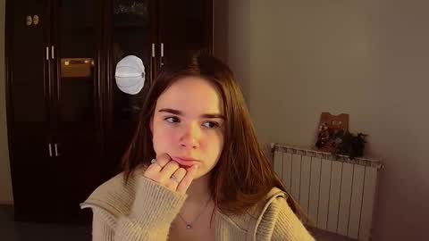 Snapshot of maybloom_ chatting on 10-31-25, 05:30 maybloom_ online show from 10-31-25, 05:30