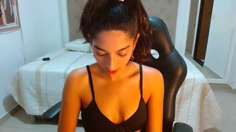 Snapshot of maydivaxox chatting on 02-01-25, 03:30 MAYA online show from 02-01-25, 03:30