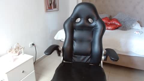 Snapshot of maydivaxox chatting on 02-19-25, 08:10 MAYA online show from 02-19-25, 08:10