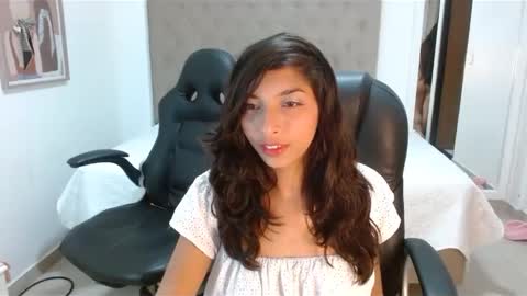 Snapshot of maydivaxox chatting on 03-11-25, 12:11 MAYA online show from 03-11-25, 12:11