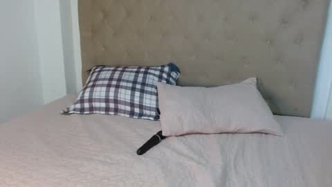 Snapshot of maydivaxox chatting on 10-08-25, 09:34 MAYA online show from 10-08-25, 09:34