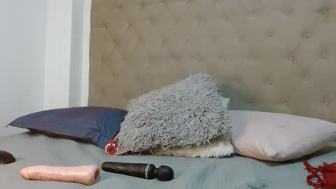 Snapshot of maydivaxox chatting on 11-15-25, 01:36 MAYA online show from 11-15-25, 01:36