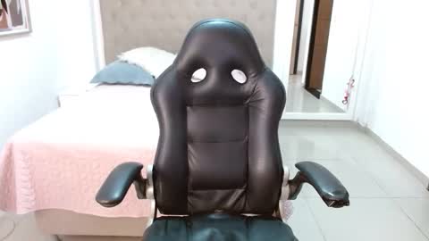 Snapshot of maydivaxox chatting on 01-10-26, 07:15 MAYA online show from 01-10-26, 07:15