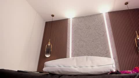 Maye Wells online show from 04-21-26, 01:42