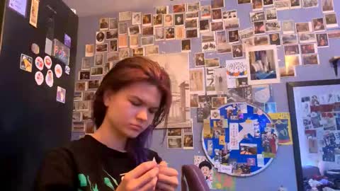 Snapshot of mayecorlee chatting on 03-06-26, 07:27 Rose online show from 03-06-26, 07:27