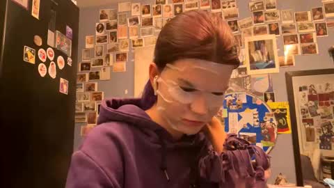 Snapshot of mayecorlee chatting on 03-07-26, 01:46 Rose online show from 03-07-26, 01:46