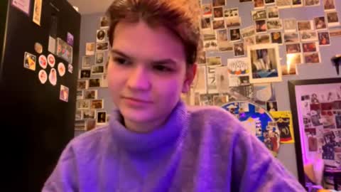 Snapshot of mayecorlee chatting on 03-15-26, 08:37 Rose online show from 03-15-26, 08:37