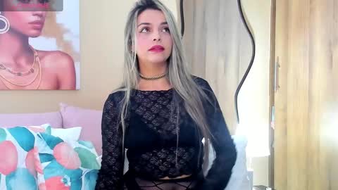 Snapshot of maylinfox chatting on 02-24-25, 01:10 MaylinFox online show from 02-24-25, 01:10