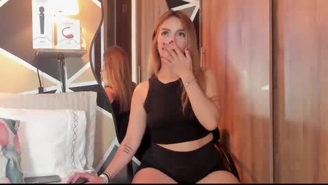 Snapshot of maylinfox chatting on 09-11-25, 01:33 MaylinFox online show from 09-11-25, 01:33