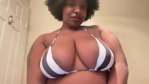 Snapshot of mayluvsu chatting on 02-14-26, 04:20 mayluvsu online show from 02-14-26, 04:20