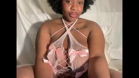 Snapshot of mayluvsu chatting on 02-15-26, 04:42 mayluvsu online show from 02-15-26, 04:42