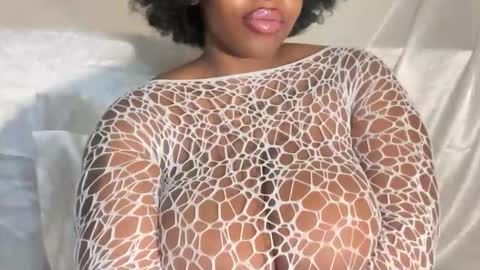 Snapshot of mayluvsu chatting on 02-17-26, 05:15 mayluvsu online show from 02-17-26, 05:15