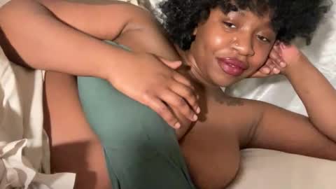 Snapshot of mayluvsu chatting on 02-25-26, 05:06 mayluvsu online show from 02-25-26, 05:06