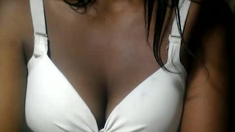 Snapshot of mayolu586 chatting on 05-21-26, 05:14 Maya online show from 05-21-26, 05:14