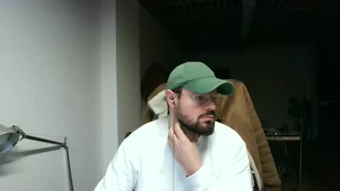 Snapshot of maythe4bwu chatting on 12-31-24, 12:15 maythe4bwu online show from 12-31-24, 12:15