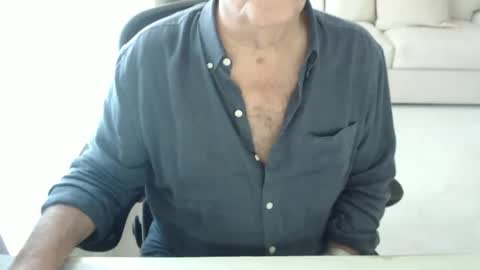 Snapshot of mbeastie chatting on 01-09-26, 09:16 Beastie online show from 01-09-26, 09:16