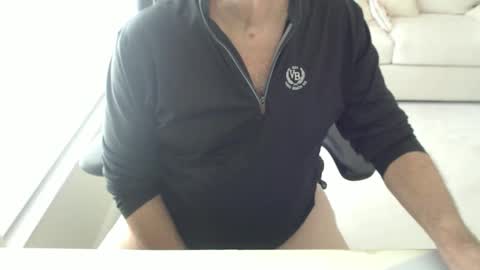 Snapshot of mbeastie chatting on 03-10-26, 02:55 Beastie online show from 03-10-26, 02:55