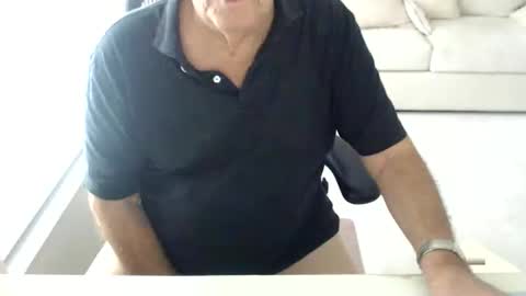 Snapshot of mbeastie chatting on 03-12-26, 09:21 Beastie online show from 03-12-26, 09:21