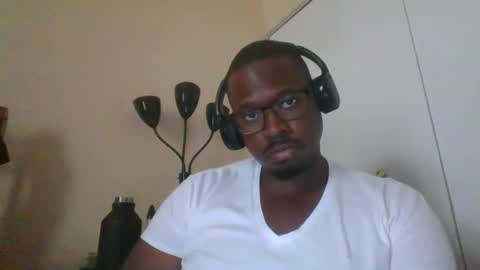 Snapshot of mbsupreme chatting on 09-21-25, 08:32 Mark online show from 09-21-25, 08:32