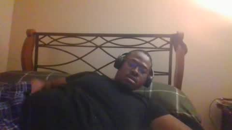 Snapshot of mbsupreme chatting on 10-15-25, 04:56 Mark online show from 10-15-25, 04:56