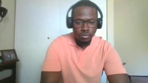 Snapshot of mbsupreme chatting on 10-16-25, 03:57 Mark online show from 10-16-25, 03:57