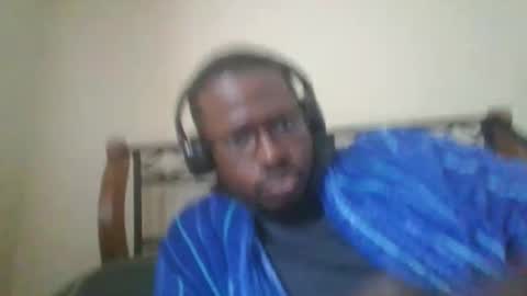 Snapshot of mbsupreme chatting on 10-19-25, 06:52 Mark online show from 10-19-25, 06:52