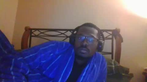 Snapshot of mbsupreme chatting on 11-17-25, 04:29 Mark online show from 11-17-25, 04:29