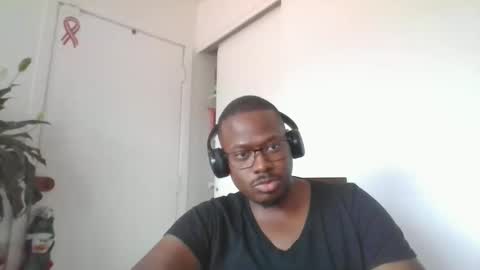 Snapshot of mbsupreme chatting on 11-25-25, 07:03 Mark online show from 11-25-25, 07:03