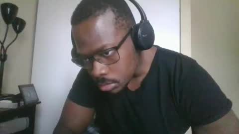 Snapshot of mbsupreme chatting on 12-18-25, 05:30 Mark online show from 12-18-25, 05:30