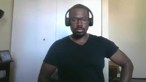 Snapshot of mbsupreme chatting on 12-19-25, 05:42 Mark online show from 12-19-25, 05:42